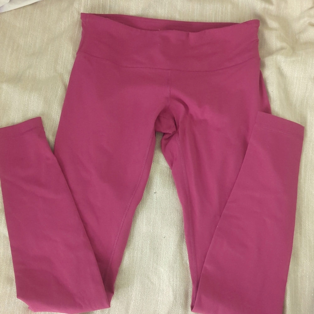 Vguc size 8 magenta wunder unders lululemon